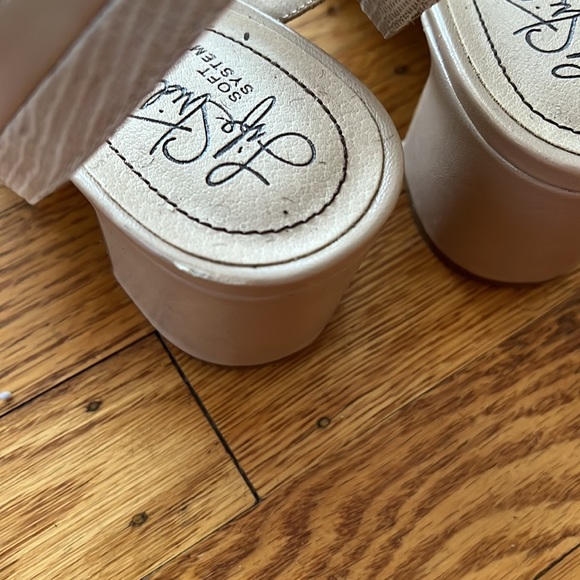 Lifestride sandals-size 10 - Picture 3 of 3